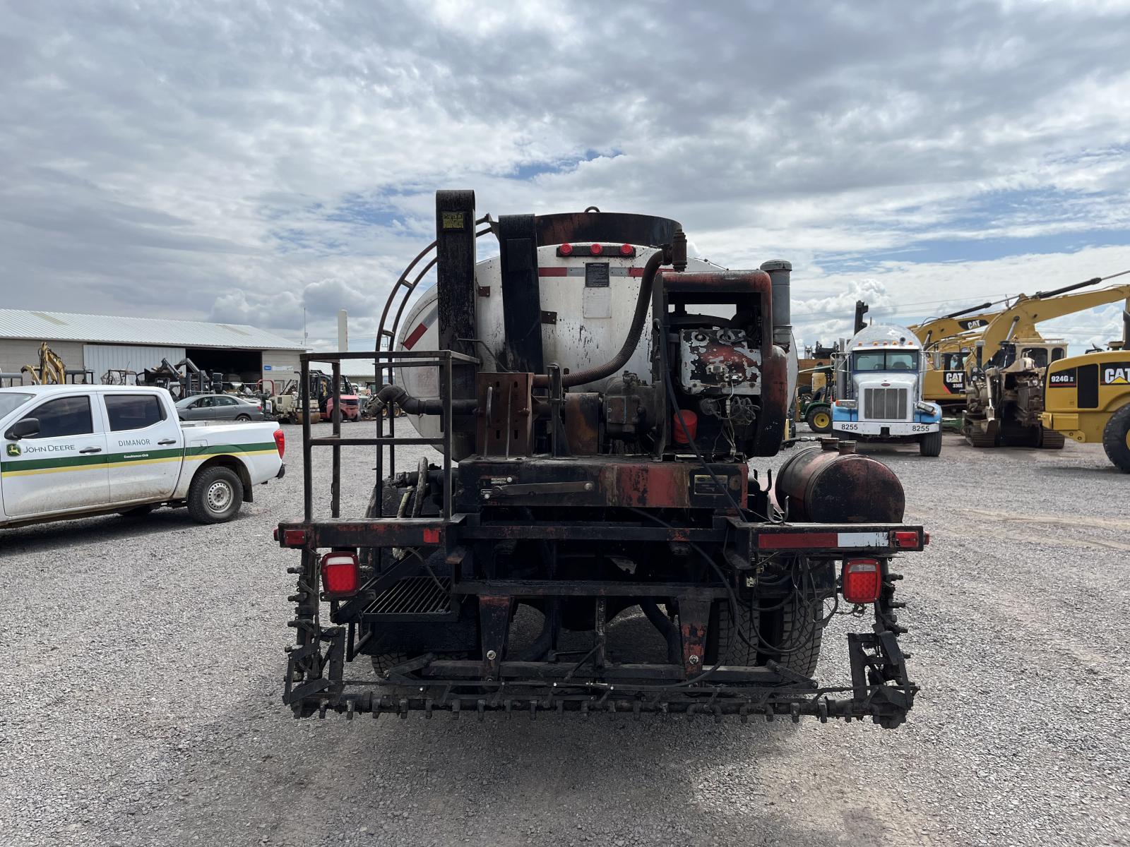 CAMION PETROLIZADOR ETNYRE MU10TRK